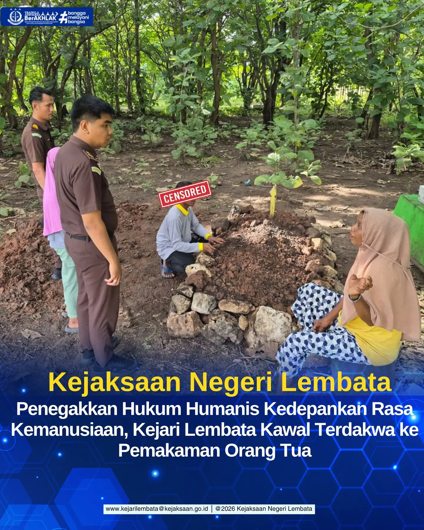 Penegakan Hukum Humanis Kedepankan Rasa Kemanusiaan, Kejari Lembata Kawal Terdakwa Ke Pemakaman Orang Tua